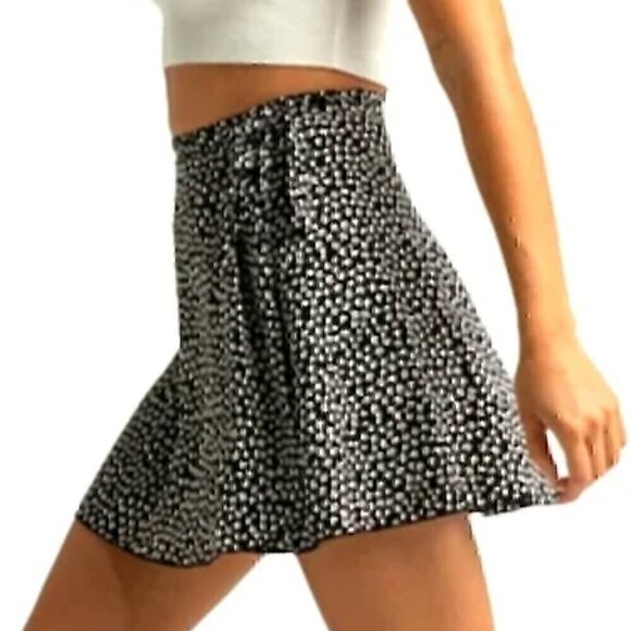 SKY AND SPARROW TILLYS Black White Ditsy Floral High Waisted Mini Wrap Skirt XL - Picture 3 of 12